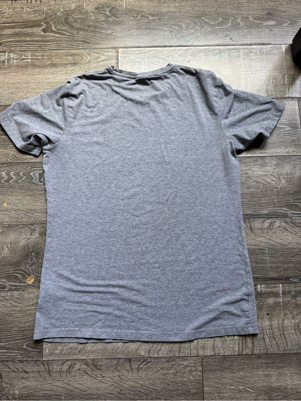 Gymshark Men’s Heather Gray Short Sleeve Athletic Tee - Picture 3 of 3